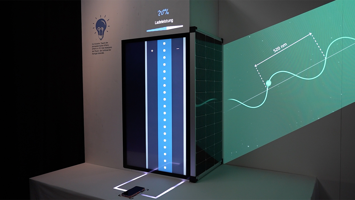 Einstein Exponat mit gruenem Licht